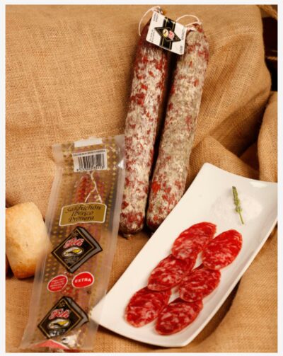 Chorizo cular ibérico extra de Distribuciones Lucas Guzmán envasado al vacío